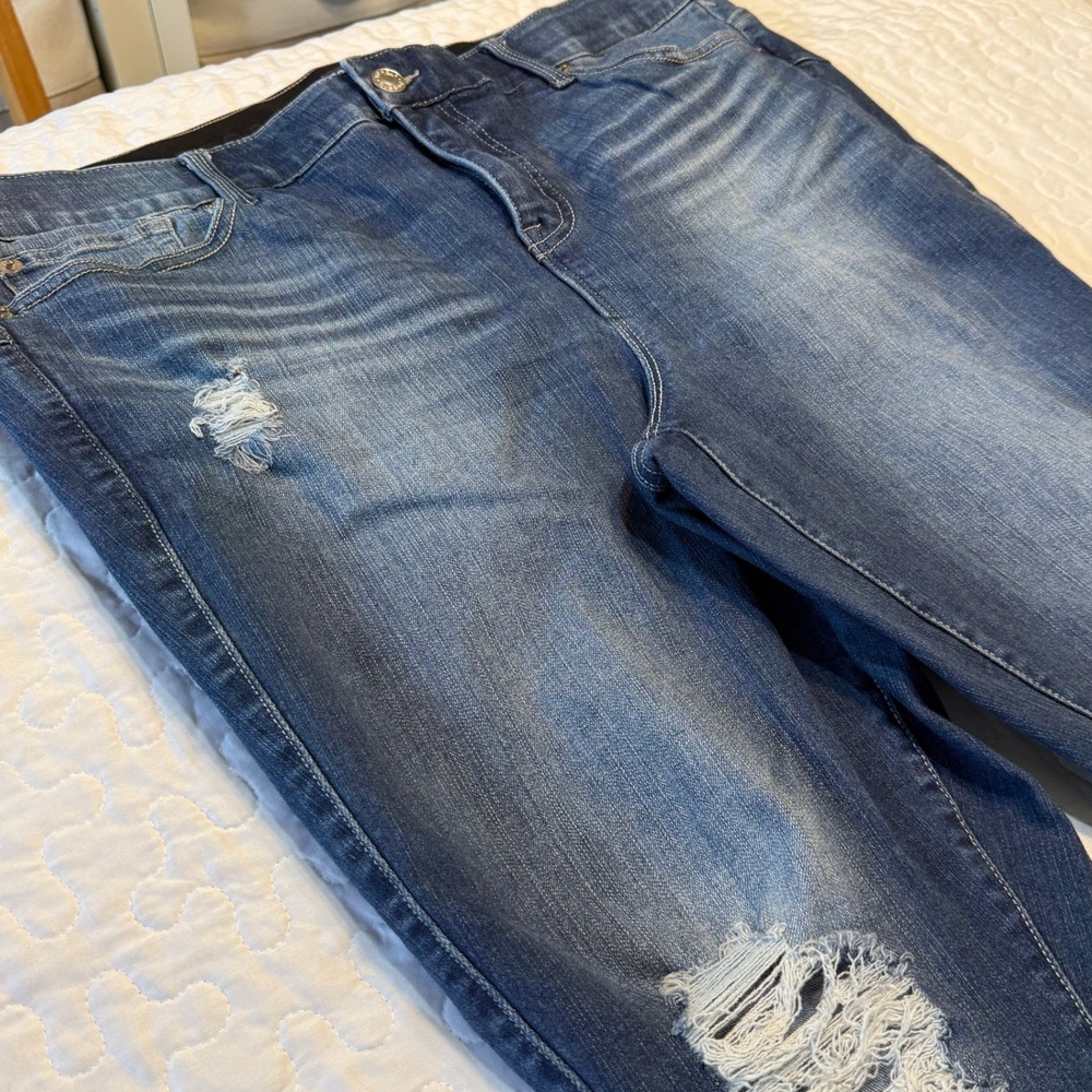 Torrid Women 20 TALL PLUS Bombshell Skinny Jeans Blue Distressed RIPPED EDGY